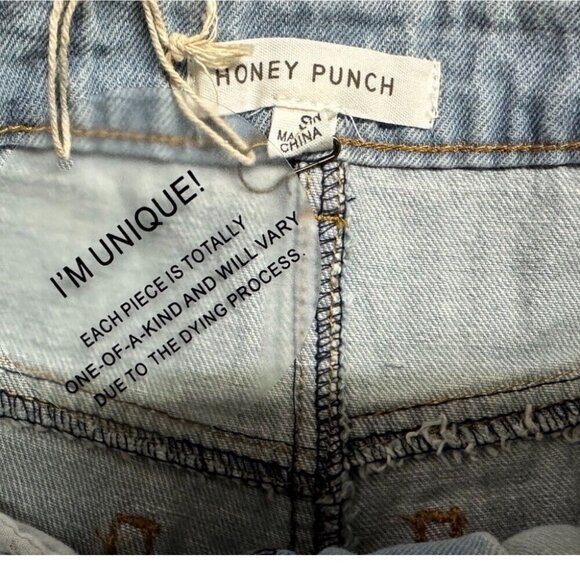 Honey Punch high waisted distressed denim cutoff shorts SIZE SMALL BRAND NEW! - Picture 3 of 3